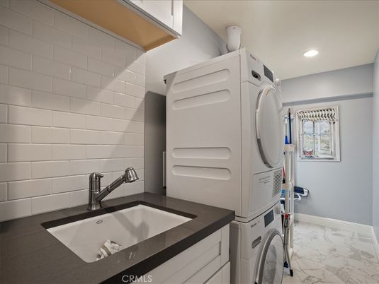 Interior, Marble, Recessed Lighting, Washer