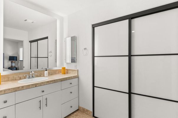 Bathroom, Interior, Tile Countertops