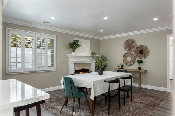 Dining room, Fireplace, Interior, Recessed Lighting, Wood Texture Flooring