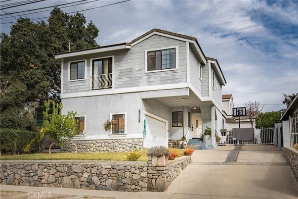 Exterior, Facade, Farmhouse