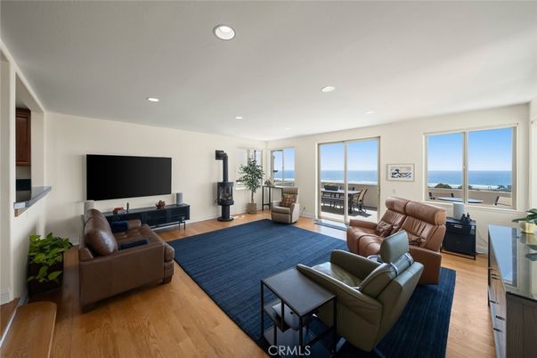 Interior, Living room, Recessed Lighting, Water, Wood Texture Flooring