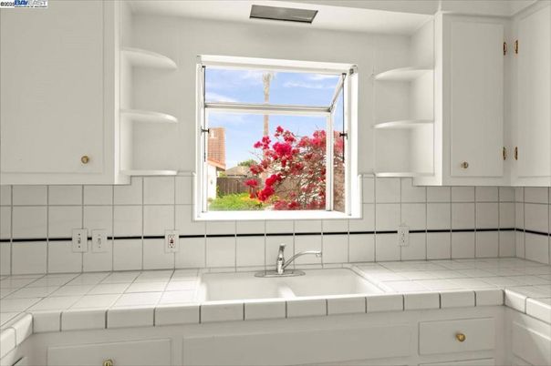 Bathroom, Interior, Tile Countertops