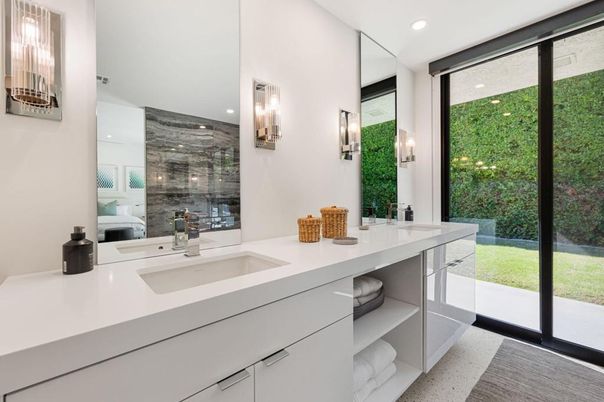 Bathroom, Dual Sink Vanities, Interior, Recessed Lighting