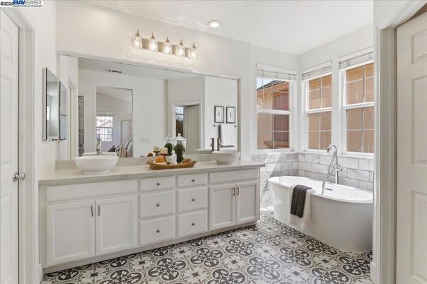 Bathroom, Dual Sink Vanities, Free Standing Baths, Interior, Recessed Lighting