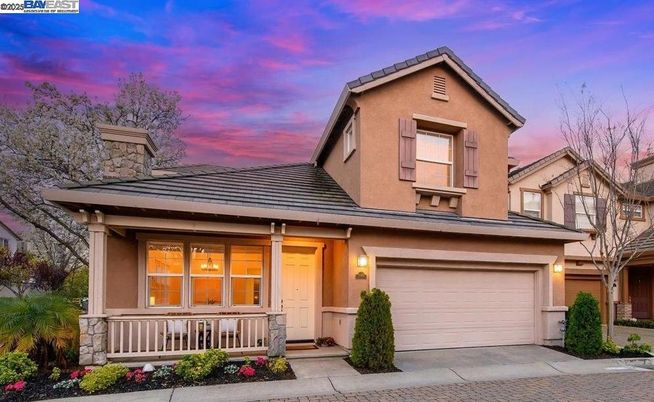 Attached, Exterior, Facade, American Craftsman