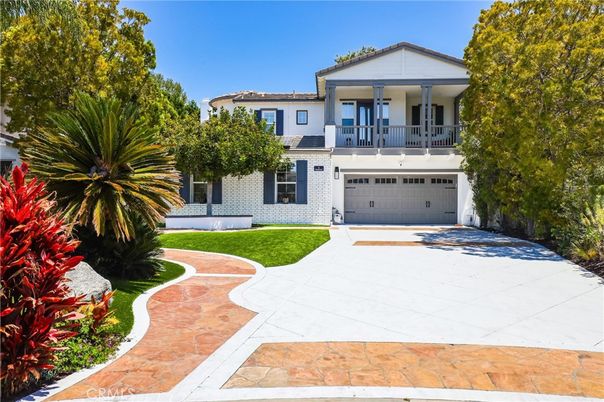 Attached, Exterior, Facade, Mediterranean