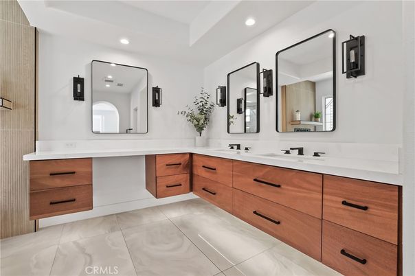 Bathroom, Dual Sink Vanities, Interior, Recessed Lighting