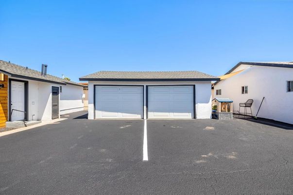 Detached Garage, Exterior