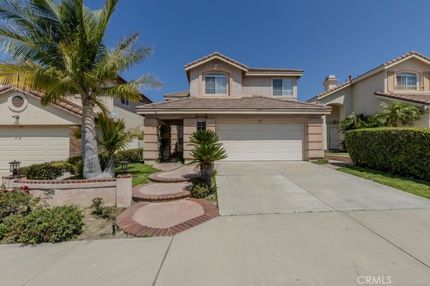 Attached, Exterior, Facade, Mediterranean