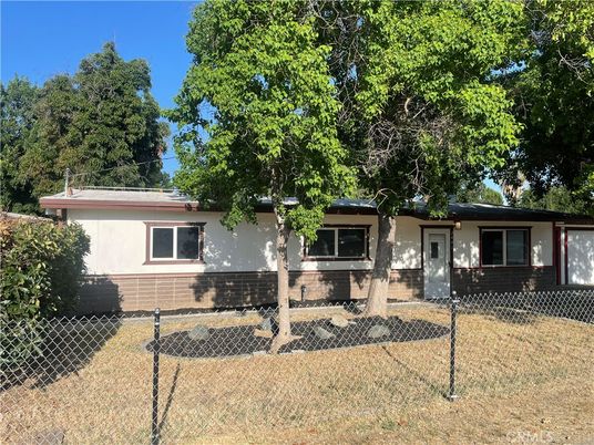 Exterior, Facade, Ranch