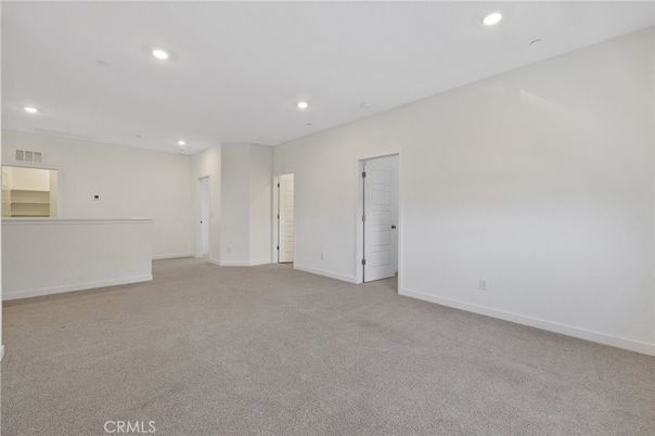 Empty room, Interior, Recessed Lighting