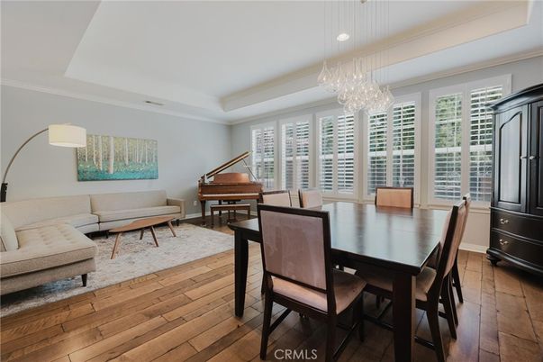 Chandelier, Dining room, Interior, Living room, Pendant Lights, Piano, Wood Texture Flooring