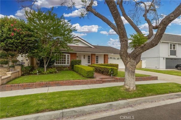 Attached, Exterior, Facade, Brick Facade, Ranch