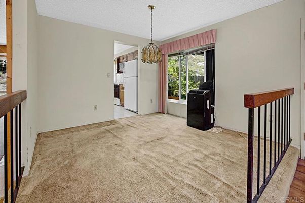 Empty room, Interior, Pendant Lights