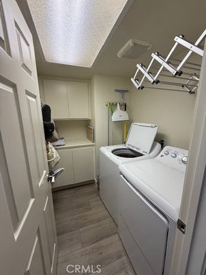 Interior, Washer, Wood Texture Flooring