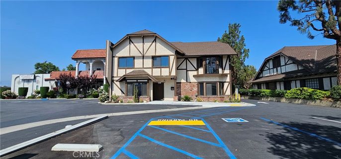 Exterior, Facade, Tudor Revival