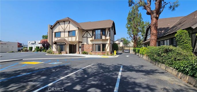 Exterior, Facade, Brick Facade, Tudor Revival
