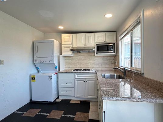 Interior, Kitchen, Recessed Lighting, Washer