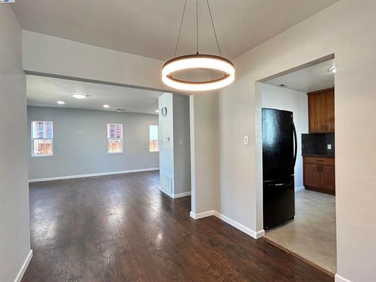 Interior, Pendant Lights, Recessed Lighting, Wood Texture Flooring
