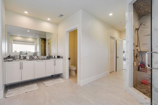 Bathroom, Dual Sink Vanities, Interior, Recessed Lighting