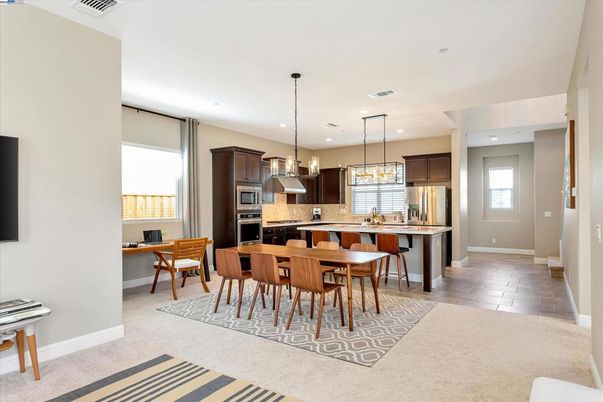 Dining room, Interior, Kitchen, Pendant Lights, Recessed Lighting, Stainless Steel Appliances