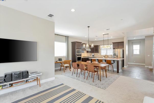 Dining room, Interior, Kitchen, Pendant Lights, Recessed Lighting, Stainless Steel Appliances