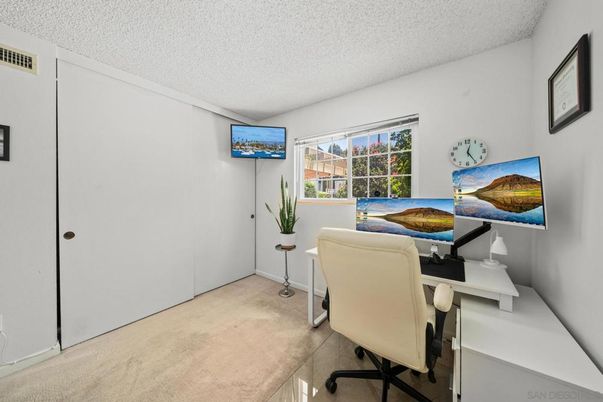 Home Office, Interior