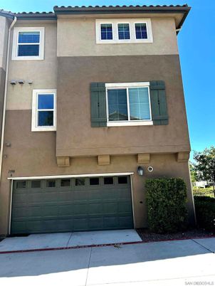 Attached, Exterior, Facade, Mediterranean