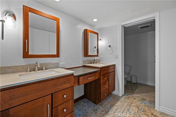 Bathroom, Dual Sink Vanities, Interior, Recessed Lighting