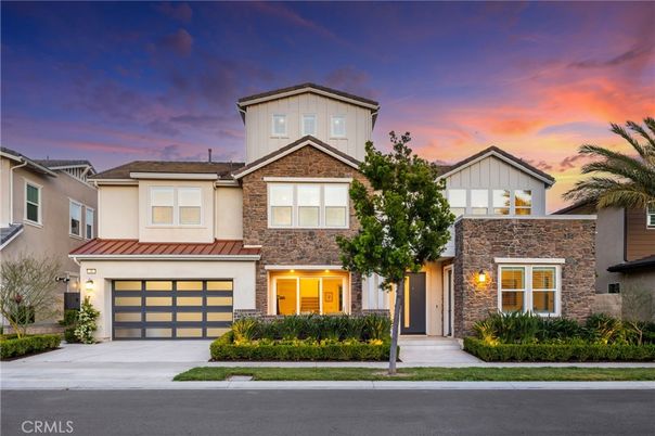 Attached, Exterior, Facade, Mediterranean