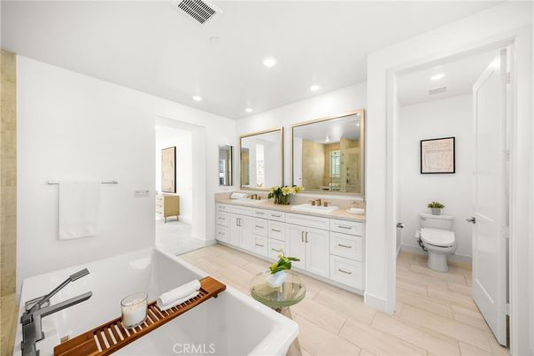 Bathroom, Dual Sink Vanities, Interior, Recessed Lighting