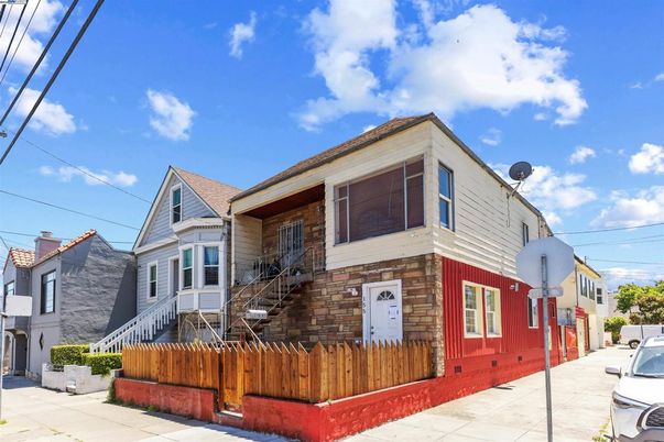Exterior, Facade, None