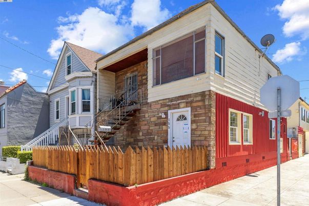 Exterior, Facade, None