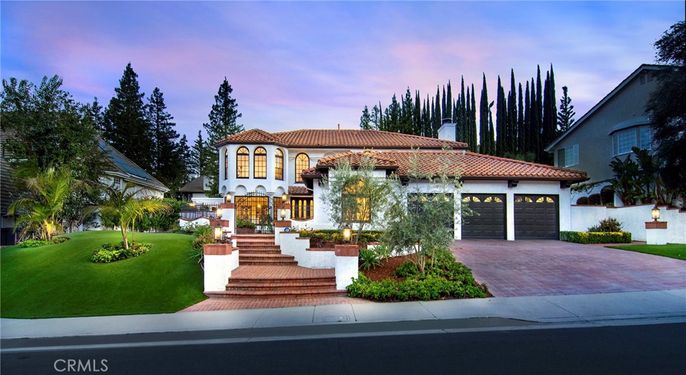 Attached, Exterior, Facade, Mediterranean