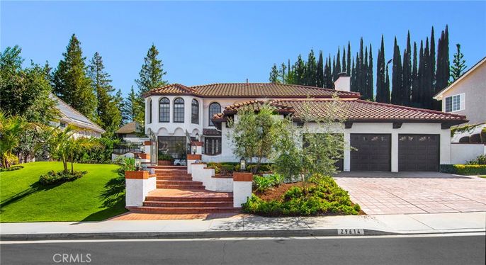 Attached, Exterior, Facade, Mediterranean