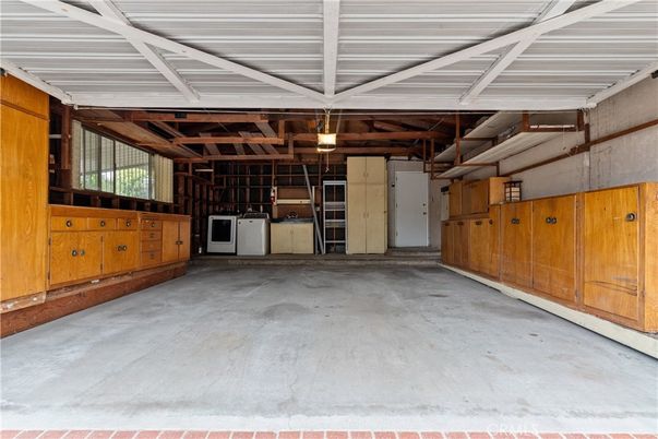 Garage, Interior, Wooden Beams