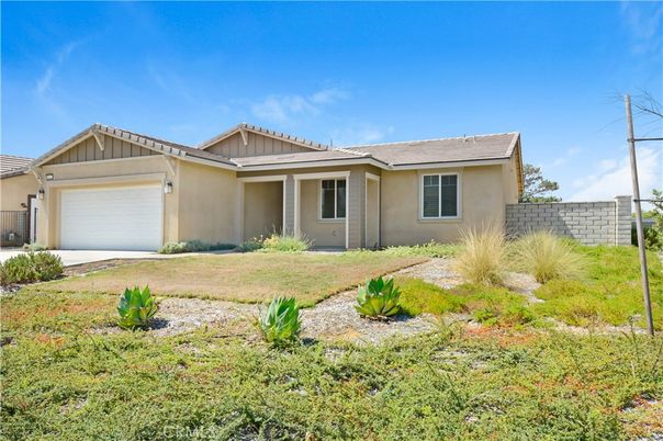 Attached, Exterior, Facade, Ranch
