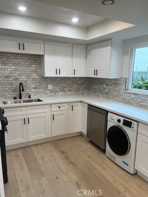 Interior, Kitchen, Recessed Lighting, Washer, Wood Texture Flooring