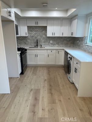 Interior, Kitchen, Recessed Lighting, Washer, Wood Texture Flooring