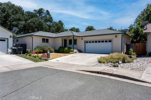 Attached, Exterior, Facade, Ranch