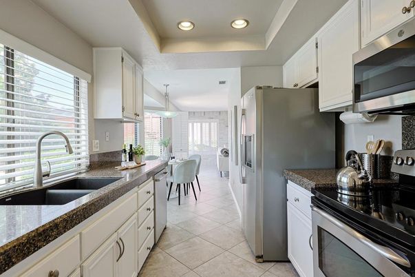 Dining room, Interior, Kitchen, Pendant Lights, Recessed Lighting