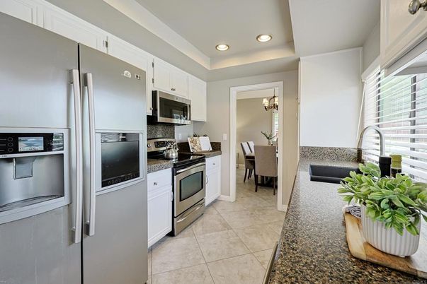 Dining room, Interior, Kitchen, Recessed Lighting, Stainless Steel Appliances
