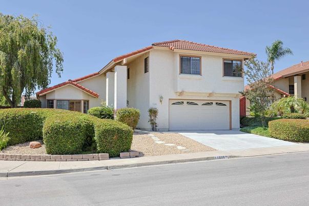 Attached, Exterior, Facade, Mediterranean