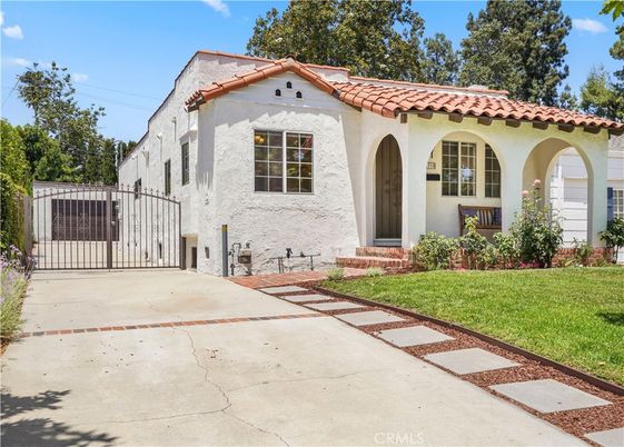 Backyard, Exterior, Facade, Spanish Mediterranean