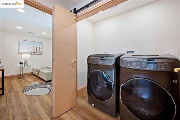 Interior, Recessed Lighting, Washer, Wood Texture Flooring