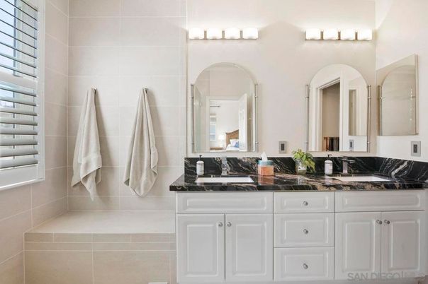 Bathroom, Dual Sink Vanities, Interior