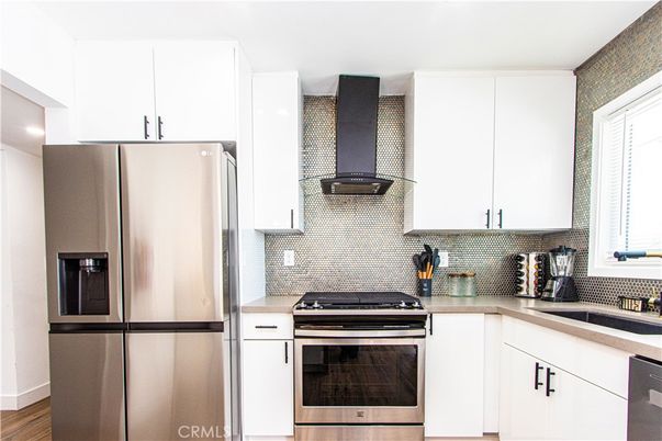Interior, Kitchen, Stainless Steel Appliances, Wood Texture Flooring