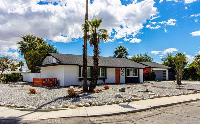 Attached, Exterior, Facade, Ranch