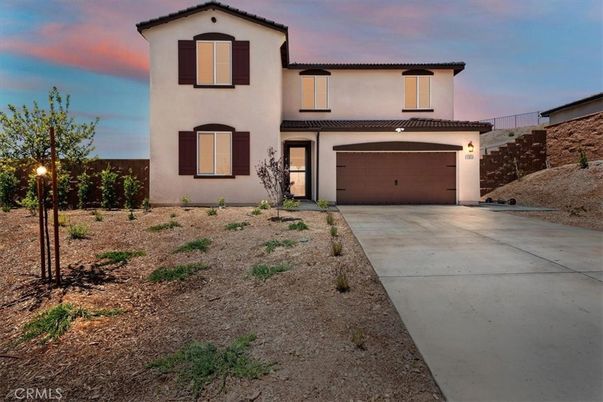 Attached, Exterior, Facade, Mediterranean