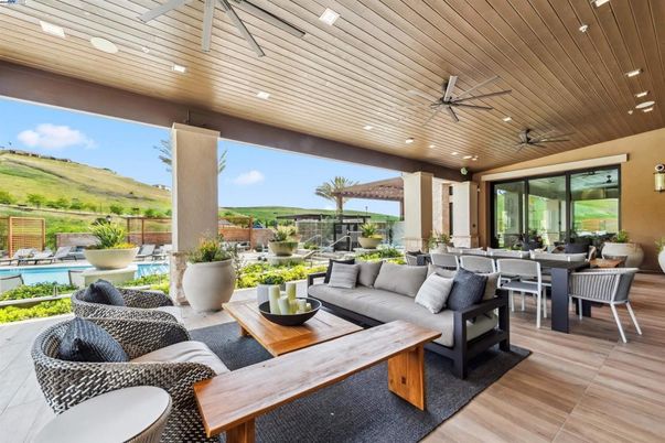 Exterior, Pool, Recessed Lighting